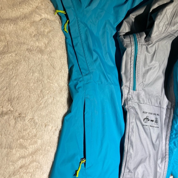 Patagonia Waterproof Shell Jacket – Limited 2024 Embroidered Edition, women’s XS - Picture 6 of 7